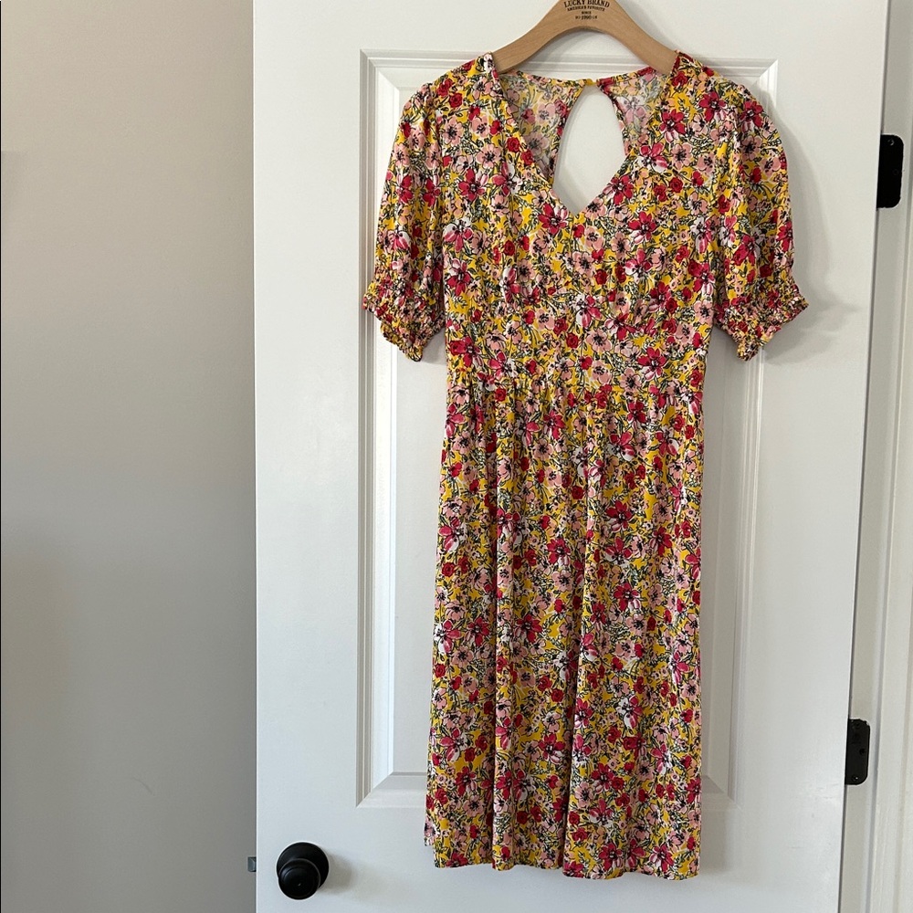 Luxology Floral Print Dress w Smocked Short Sleeves, Cut Out S w MEASUREMENTS